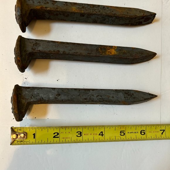 Vintage railroad spikes 6.75" Lot of 5 Each weigh approximately 13 oz - Picture 2 of 3